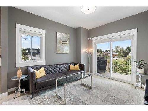 1101-5305 32 Avenue Sw, Calgary, AB - Indoor Photo Showing Living Room