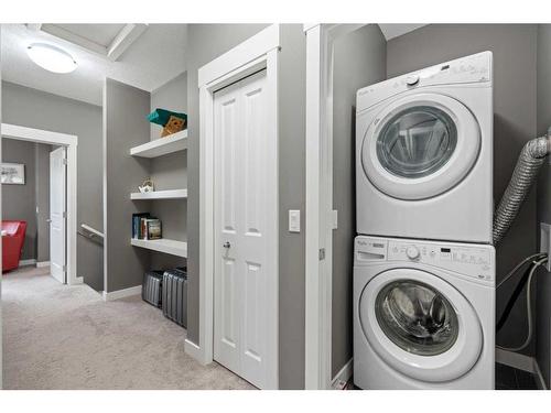 1101-5305 32 Avenue Sw, Calgary, AB - Indoor Photo Showing Laundry Room