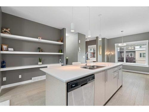 1101-5305 32 Avenue Sw, Calgary, AB - Indoor Photo Showing Kitchen With Double Sink