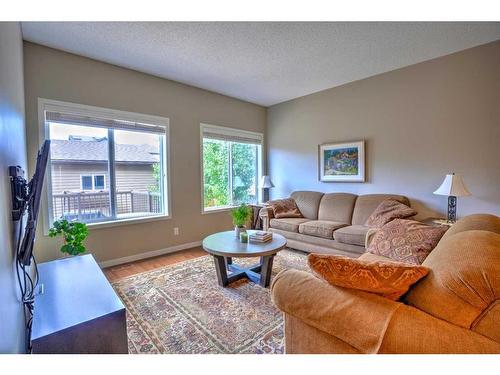 18 Nolanfield Lane Nw, Calgary, AB - Indoor Photo Showing Living Room