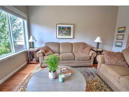 18 Nolanfield Lane Nw, Calgary, AB - Indoor Photo Showing Living Room