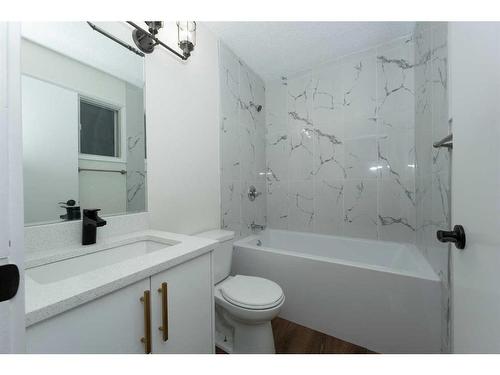 216 Whiteview Road Ne, Calgary, AB - Indoor Photo Showing Bathroom