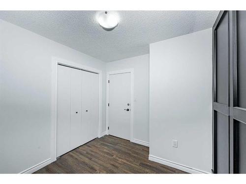 216 Whiteview Road Ne, Calgary, AB - Indoor Photo Showing Other Room