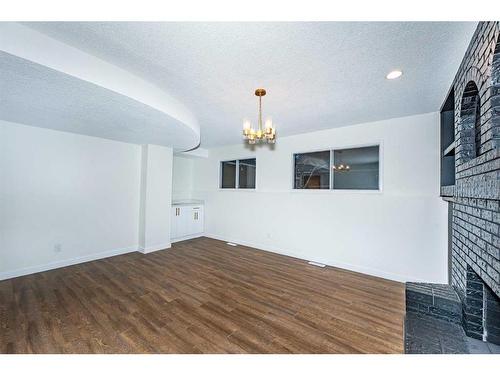 216 Whiteview Road Ne, Calgary, AB - Indoor Photo Showing Other Room