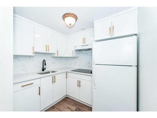 216 Whiteview Road Ne, Calgary, AB - Indoor Photo Showing Kitchen