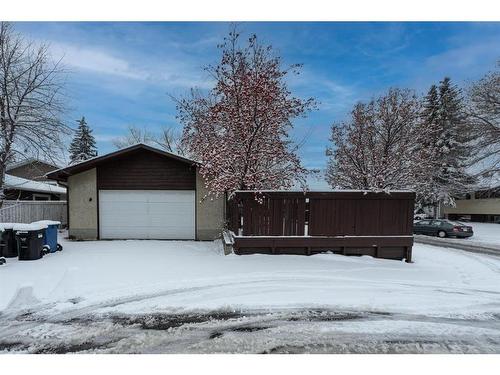 216 Whiteview Road Ne, Calgary, AB - Outdoor