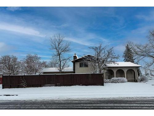 216 Whiteview Road Ne, Calgary, AB - Outdoor