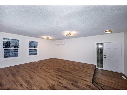 216 Whiteview Road Ne, Calgary, AB - Indoor Photo Showing Other Room