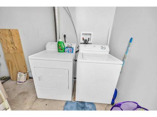 28 Saddlebrook Landing Ne, Calgary, AB - Indoor Photo Showing Laundry Room