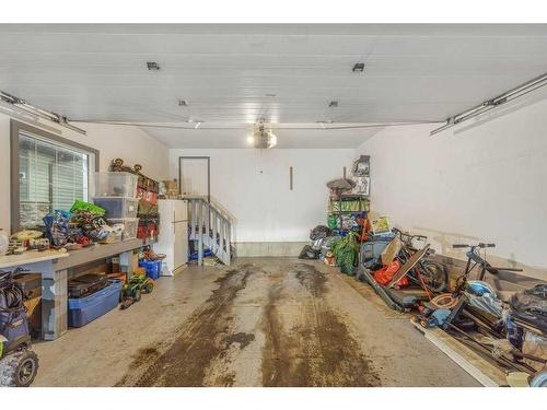 28 Saddlebrook Landing Ne, Calgary, AB - Indoor Photo Showing Garage