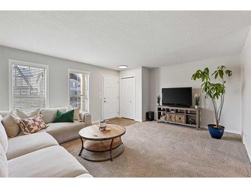 181 Elgin Meadows Park Se, Calgary, AB - Indoor Photo Showing Living Room