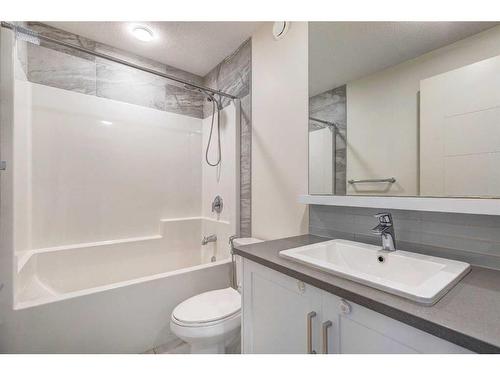 5301-100 Walgrove Court Se, Calgary, AB - Indoor Photo Showing Bathroom