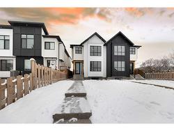 4508 72 Street NW Calgary, AB T3B 2L4