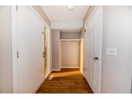 324-5404 10 Avenue Se, Calgary, AB - Indoor Photo Showing Other Room