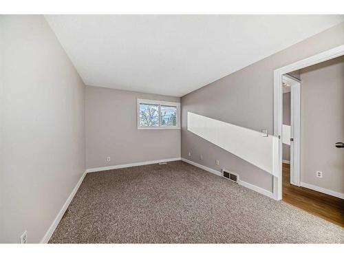 324-5404 10 Avenue Se, Calgary, AB - Indoor Photo Showing Other Room