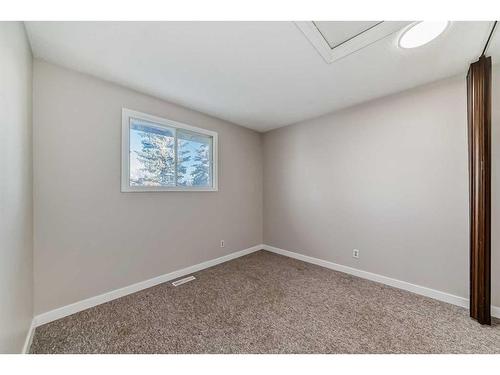 324-5404 10 Avenue Se, Calgary, AB - Indoor Photo Showing Other Room