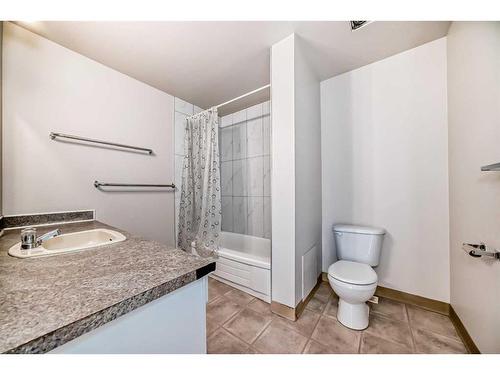 324-5404 10 Avenue Se, Calgary, AB - Indoor Photo Showing Bathroom