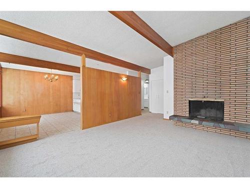 3903 Charleswood Drive Nw, Calgary, AB - Indoor Photo Showing Other Room