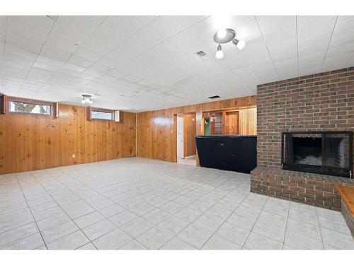 3903 Charleswood Drive Nw, Calgary, AB - Indoor With Fireplace