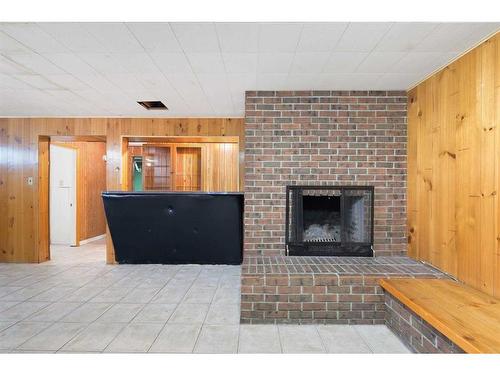 3903 Charleswood Drive Nw, Calgary, AB - Indoor With Fireplace