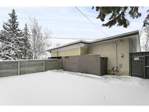 3903 Charleswood Drive Nw, Calgary, AB - Outdoor