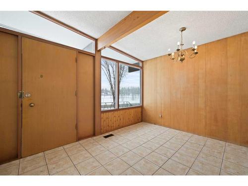 3903 Charleswood Drive Nw, Calgary, AB - Indoor Photo Showing Other Room