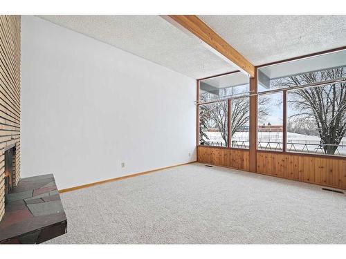 3903 Charleswood Drive Nw, Calgary, AB - Indoor Photo Showing Other Room