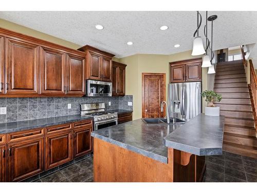 173 Everoak Circle Sw, Calgary, AB - Indoor Photo Showing Kitchen With Double Sink