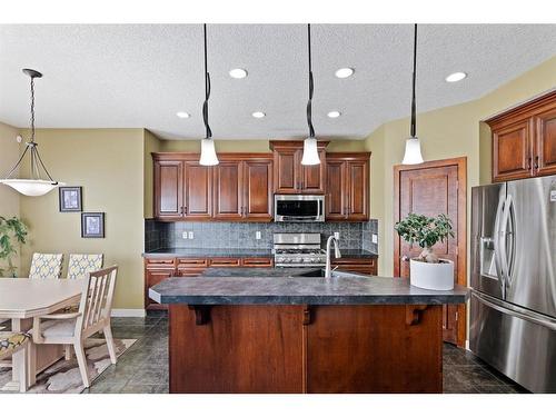 173 Everoak Circle Sw, Calgary, AB - Indoor Photo Showing Kitchen With Stainless Steel Kitchen