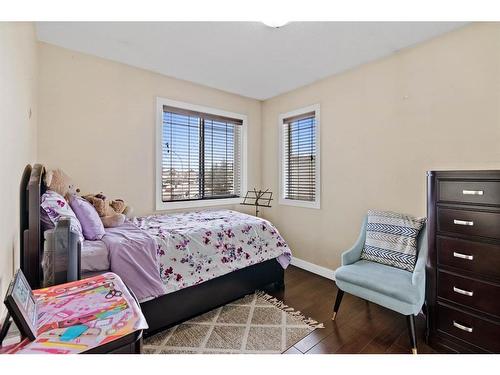 173 Everoak Circle Sw, Calgary, AB - Indoor Photo Showing Bedroom