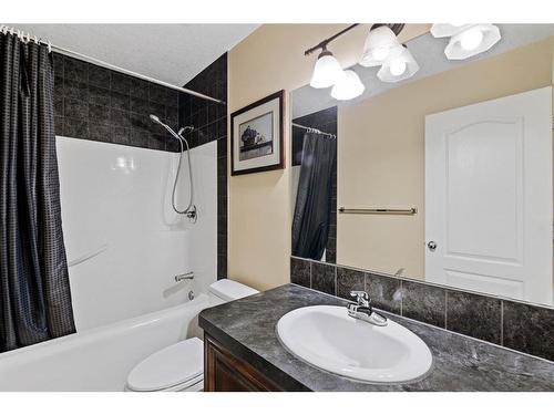 173 Everoak Circle Sw, Calgary, AB - Indoor Photo Showing Bathroom