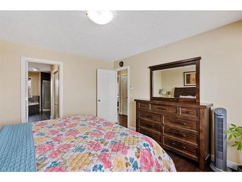 173 Everoak Circle Sw, Calgary, AB - Indoor Photo Showing Bedroom