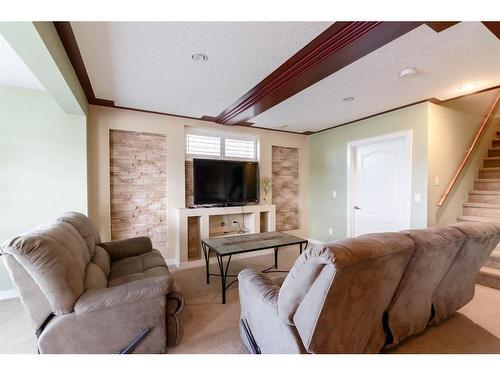 173 Everoak Circle Sw, Calgary, AB - Indoor Photo Showing Living Room