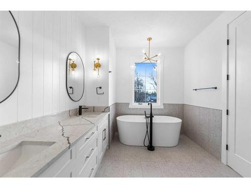 2424 53 Avenue Sw, Calgary, AB - Indoor Photo Showing Bathroom