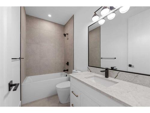 2424 53 Avenue Sw, Calgary, AB - Indoor Photo Showing Bathroom