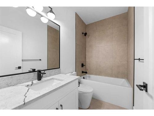 2424 53 Avenue Sw, Calgary, AB - Indoor Photo Showing Bathroom