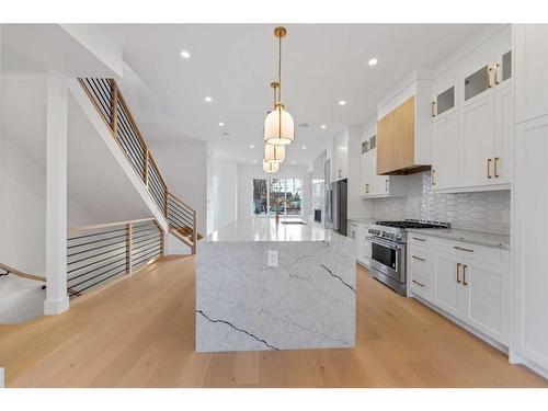 2424 53 Avenue Sw, Calgary, AB - Indoor Photo Showing Kitchen With Upgraded Kitchen