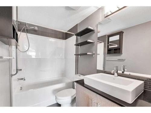 1403-11 Mahogany Row Se, Calgary, AB - Indoor Photo Showing Bathroom