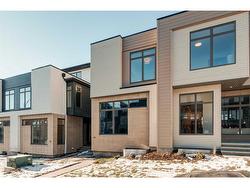 19 Sovereign Heights SW Calgary, AB T3C 3Y3