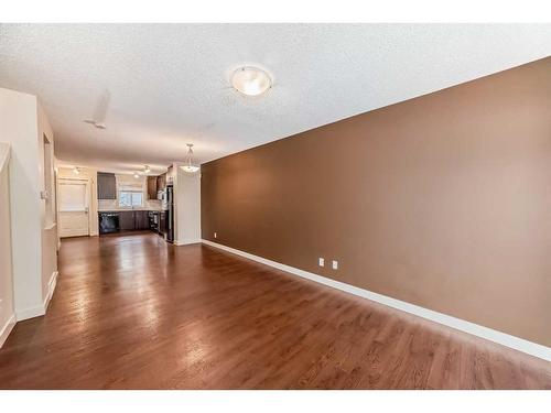 1703-2445 Kingsland Road Se, Airdrie, AB - Indoor