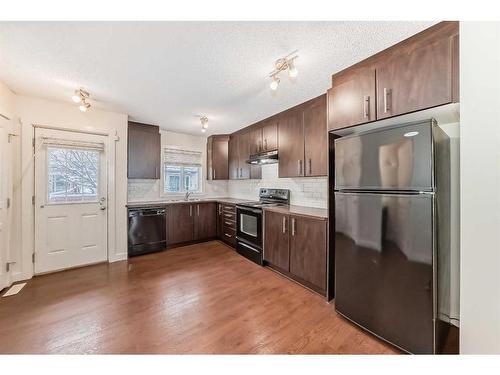 1703-2445 Kingsland Road Se, Airdrie, AB - Indoor Photo Showing Kitchen