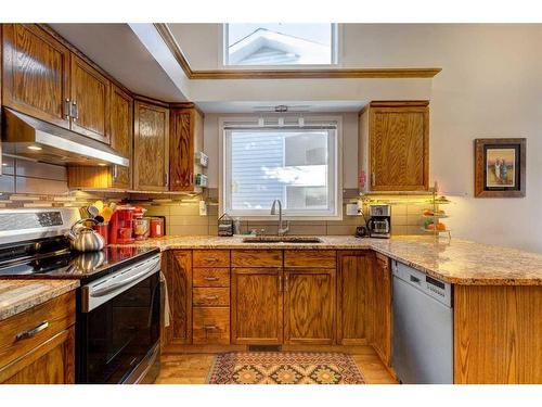 54 Douglasview Park Se, Calgary, AB - Indoor Photo Showing Kitchen