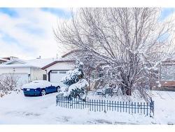 72 Riverglen Way SE Calgary, AB T2C 3J1