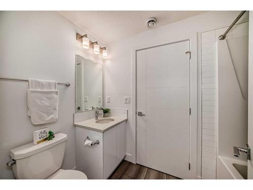 506-10060 46 Street Ne, Calgary, AB - Indoor Photo Showing Bathroom