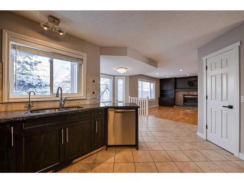 8 Arbour Glen Close Nw, Calgary, AB - Indoor Photo Showing Kitchen