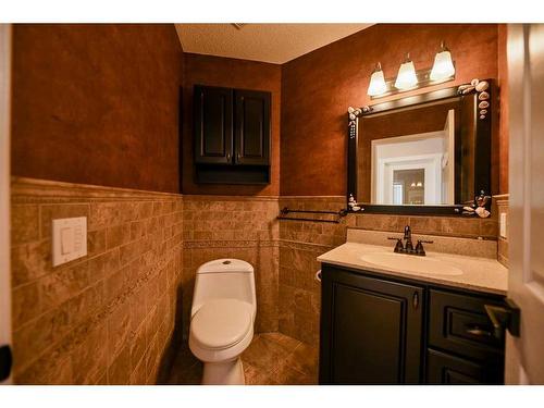 8 Arbour Glen Close Nw, Calgary, AB - Indoor Photo Showing Bathroom