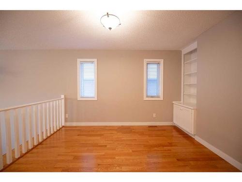 8 Arbour Glen Close Nw, Calgary, AB - Indoor Photo Showing Other Room