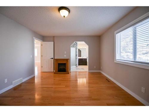 8 Arbour Glen Close Nw, Calgary, AB - Indoor Photo Showing Other Room