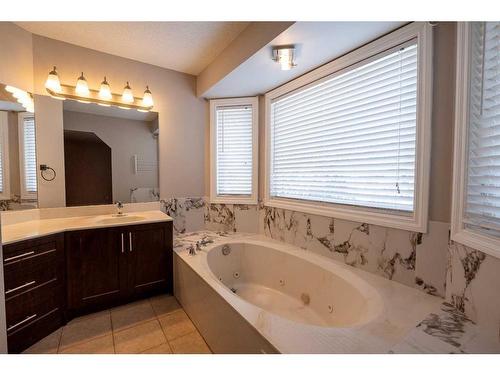 8 Arbour Glen Close Nw, Calgary, AB - Indoor Photo Showing Bathroom