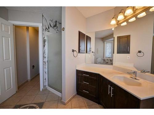 8 Arbour Glen Close Nw, Calgary, AB - Indoor Photo Showing Bathroom